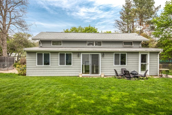 17 Robinson Road Beverly, MA 01915 - Photo 20 of 23 Gallery Image 20
