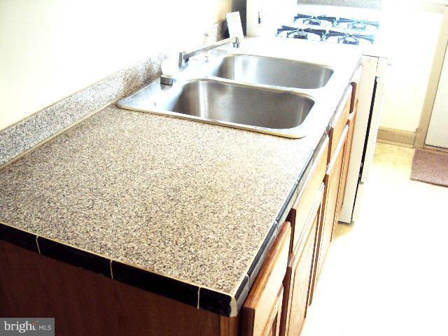 4432 Cedar Garden Road Baltimore, MD 21229 - Photo 6 of 15 Kitchen