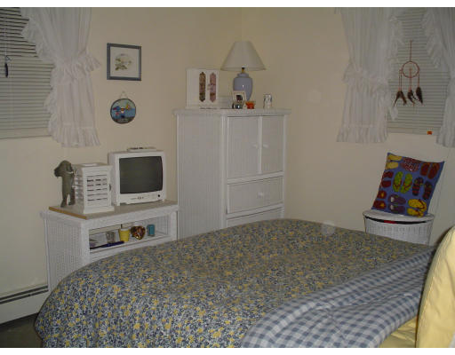 14 Wickford Road Framingham, MA 01701 - Photo 3 of 5 Gallery Image 3