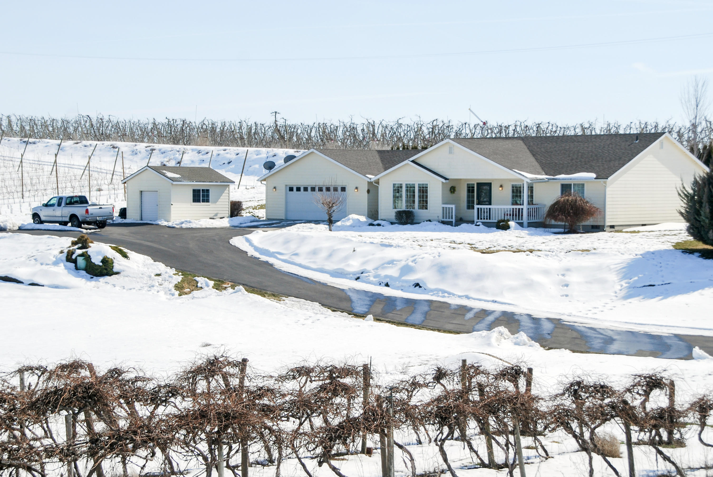 1271 North Granger Road Zillah, WA 98953 - Photo 1 of 30 a view of a house with snow on the background