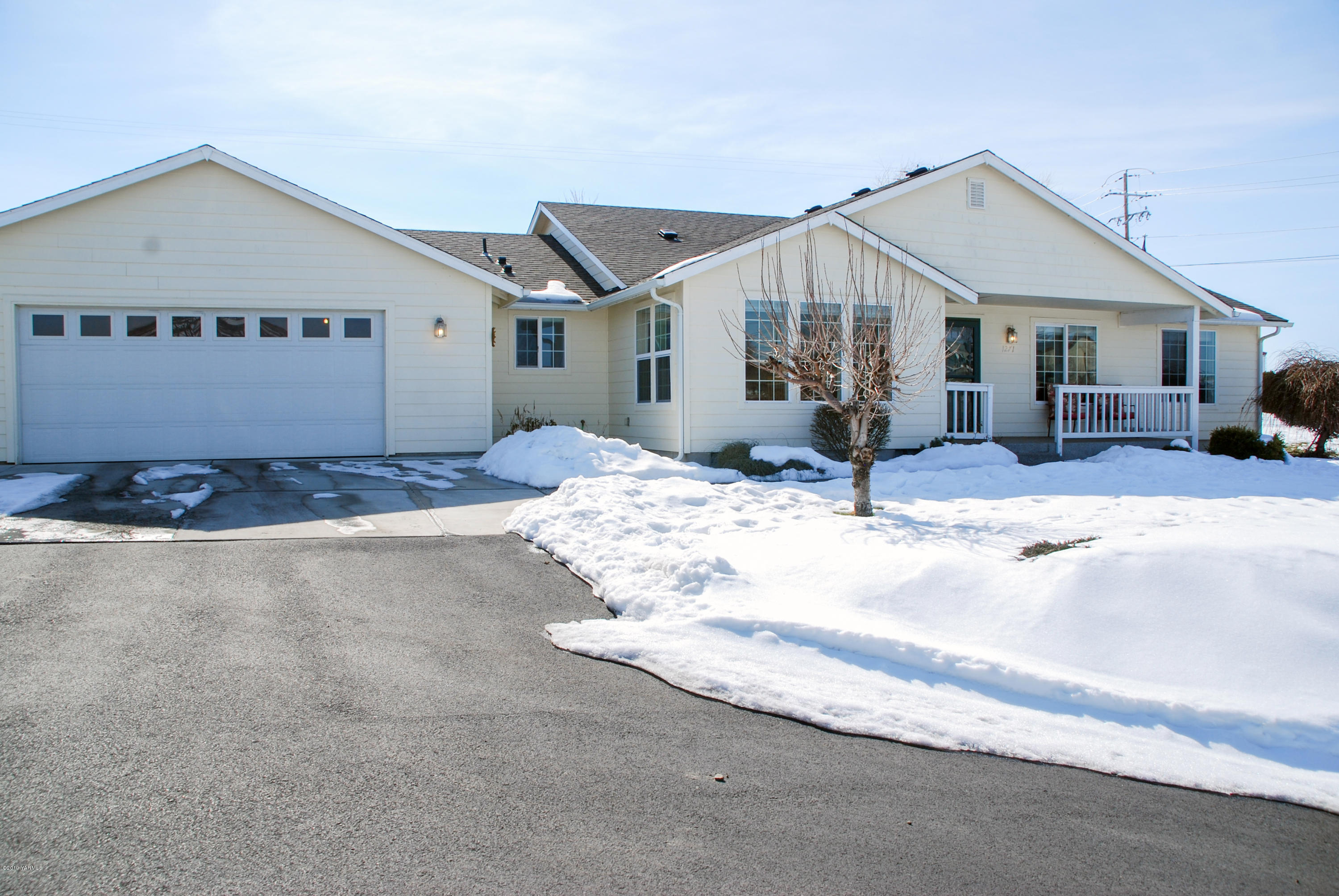 1271 North Granger Road Zillah, WA 98953 - Photo 2 of 30 a view of a house with snow on the road