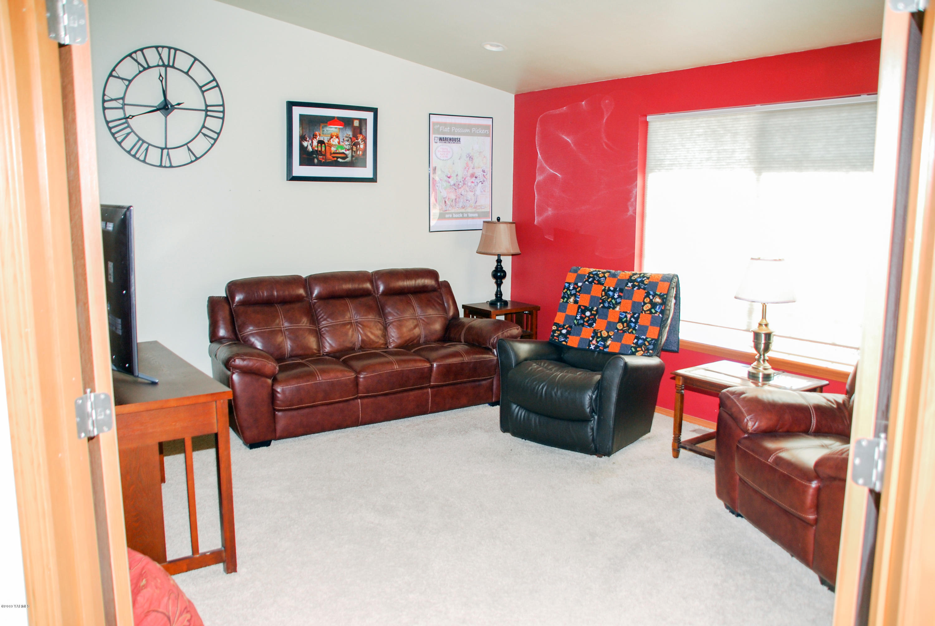 1271 North Granger Road Zillah, WA 98953 - Photo 14 of 30 a living room with furniture kitchen view and a window