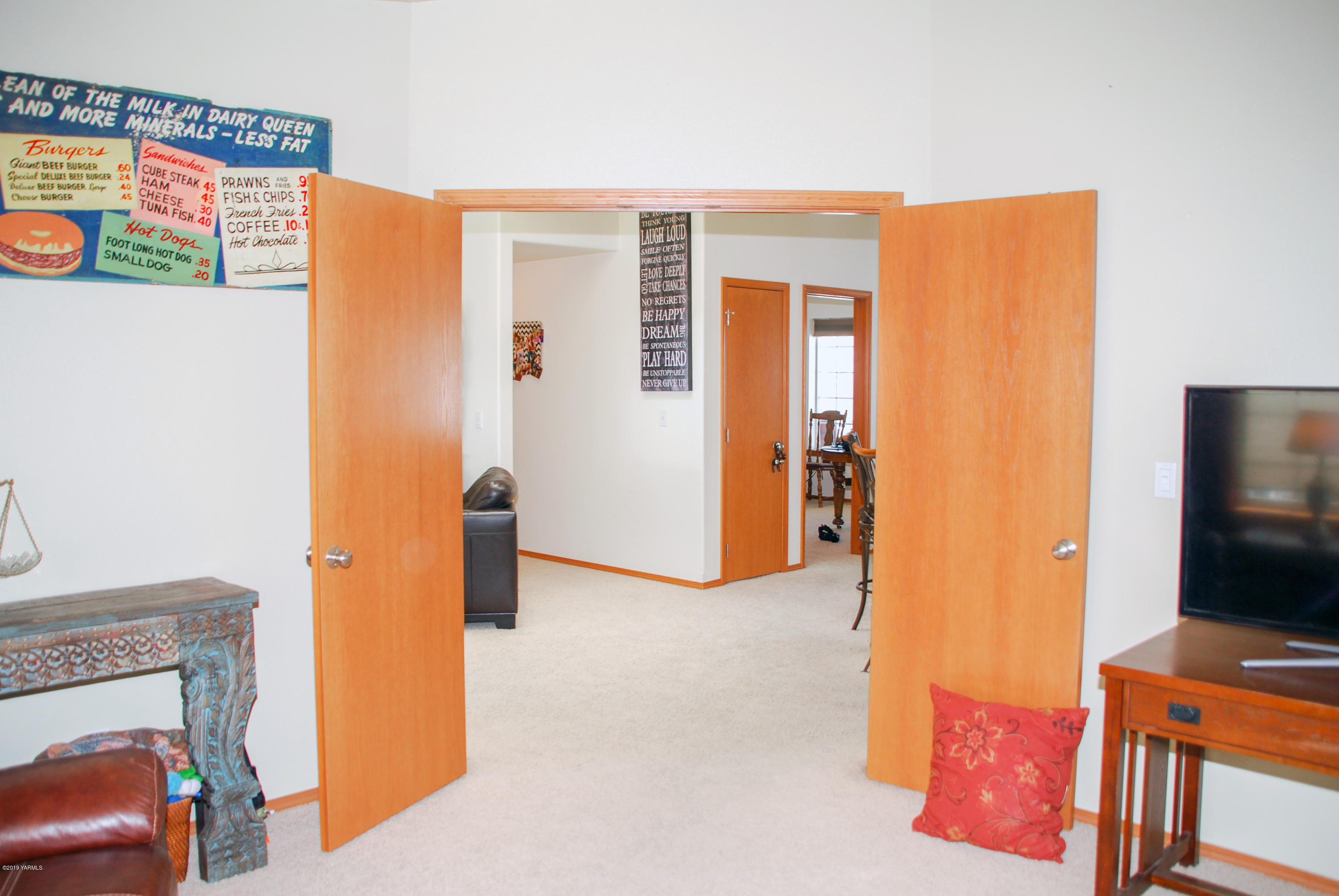 1271 North Granger Road Zillah, WA 98953 - Photo 15 of 30 a view of living room with furniture and a flat screen tv