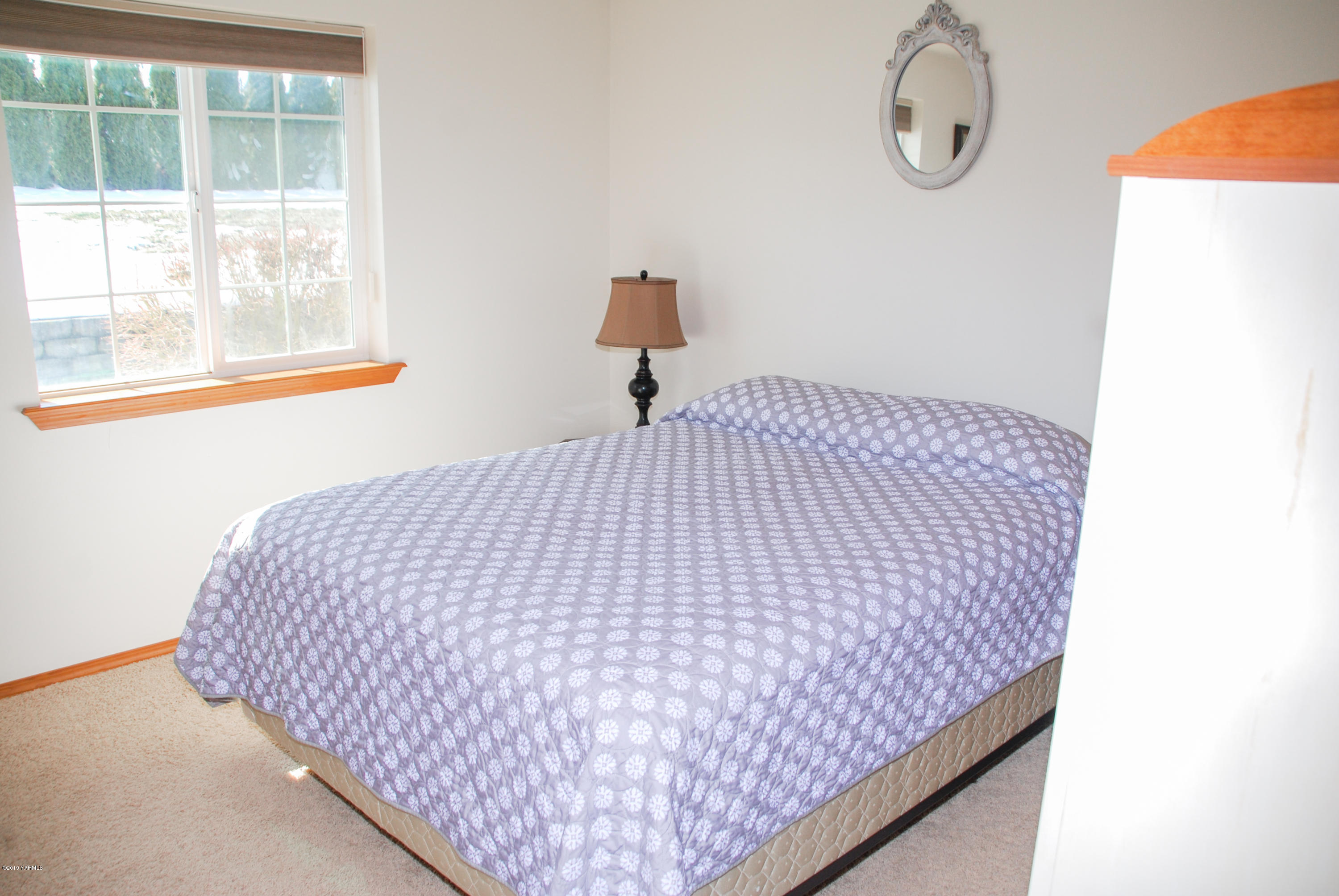 1271 North Granger Road Zillah, WA 98953 - Photo 22 of 30 a bedroom with a bed and a window