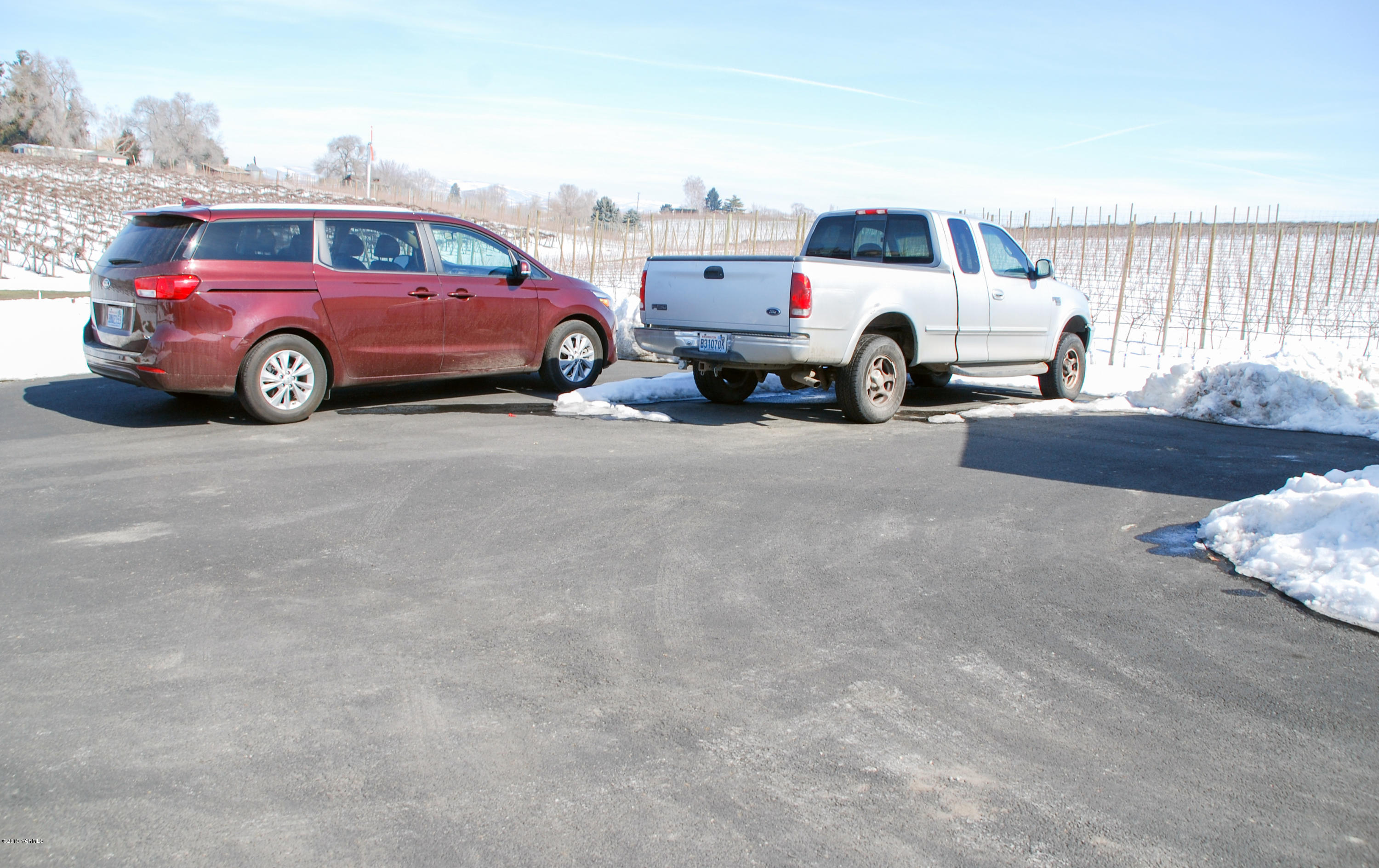 1271 North Granger Road Zillah, WA 98953 - Photo 29 of 30 a view of a cars parking space