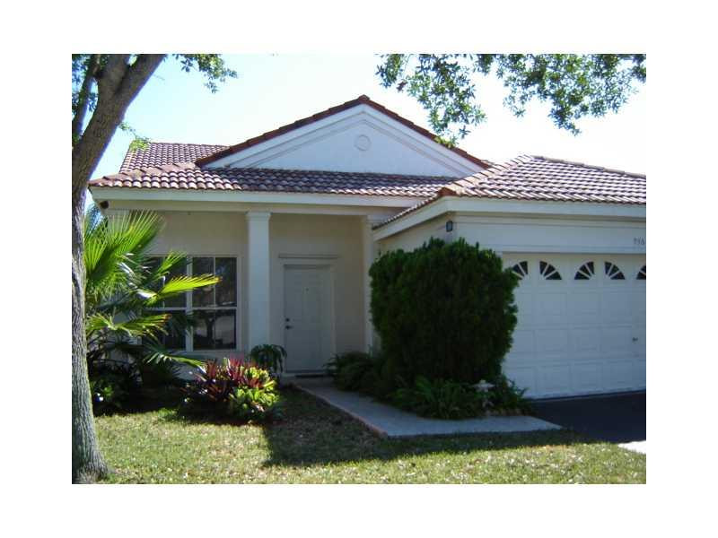 936 Falling Water Road Weston, FL 33326 - Photo 2 of 11 Exterior Front