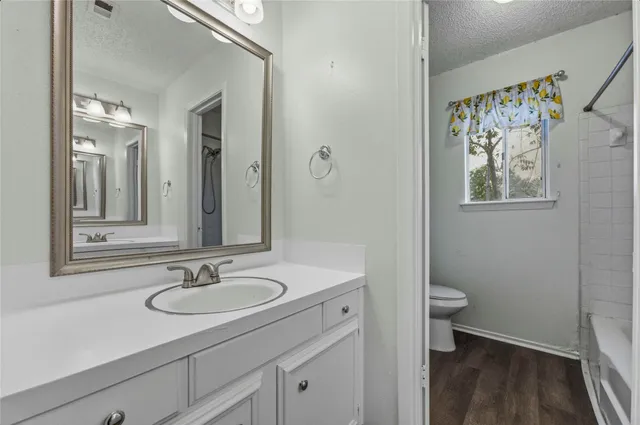 $1,800 | 1706 Elmhurst Drive, Unit A, Austin, TX 78741