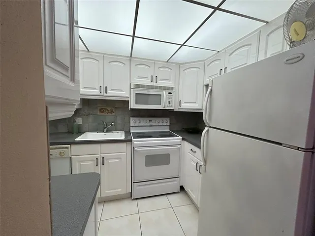 $99,000 | 2050 Northeast 39th Street, Unit 207, Lighthouse Point, FL 33064