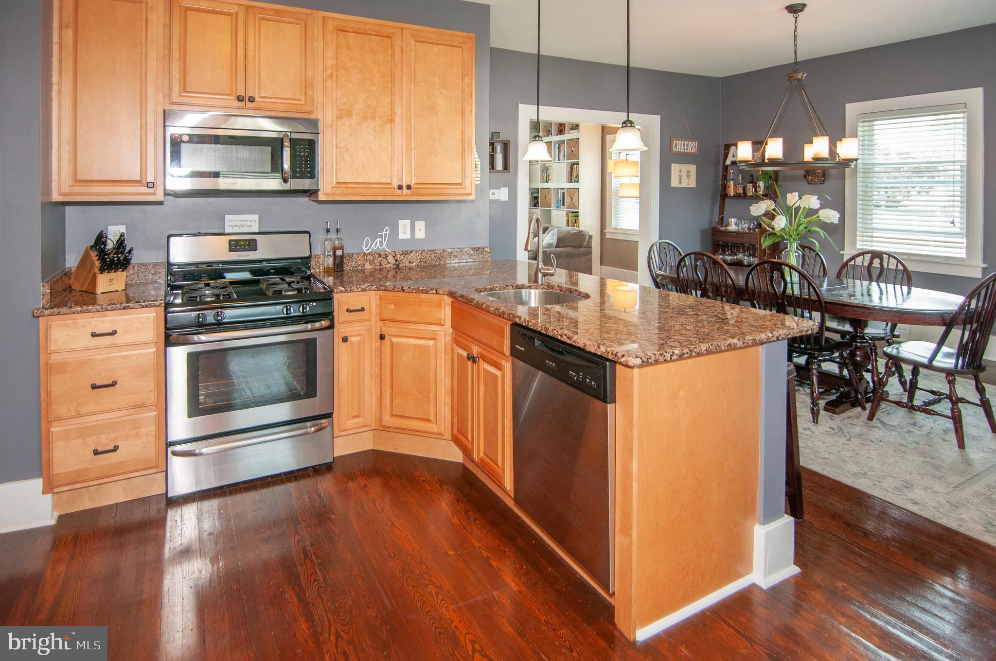 21 Dallas Road Willow Grove, PA 19090 - Photo 18 of 35 Kitchen w/dining room view