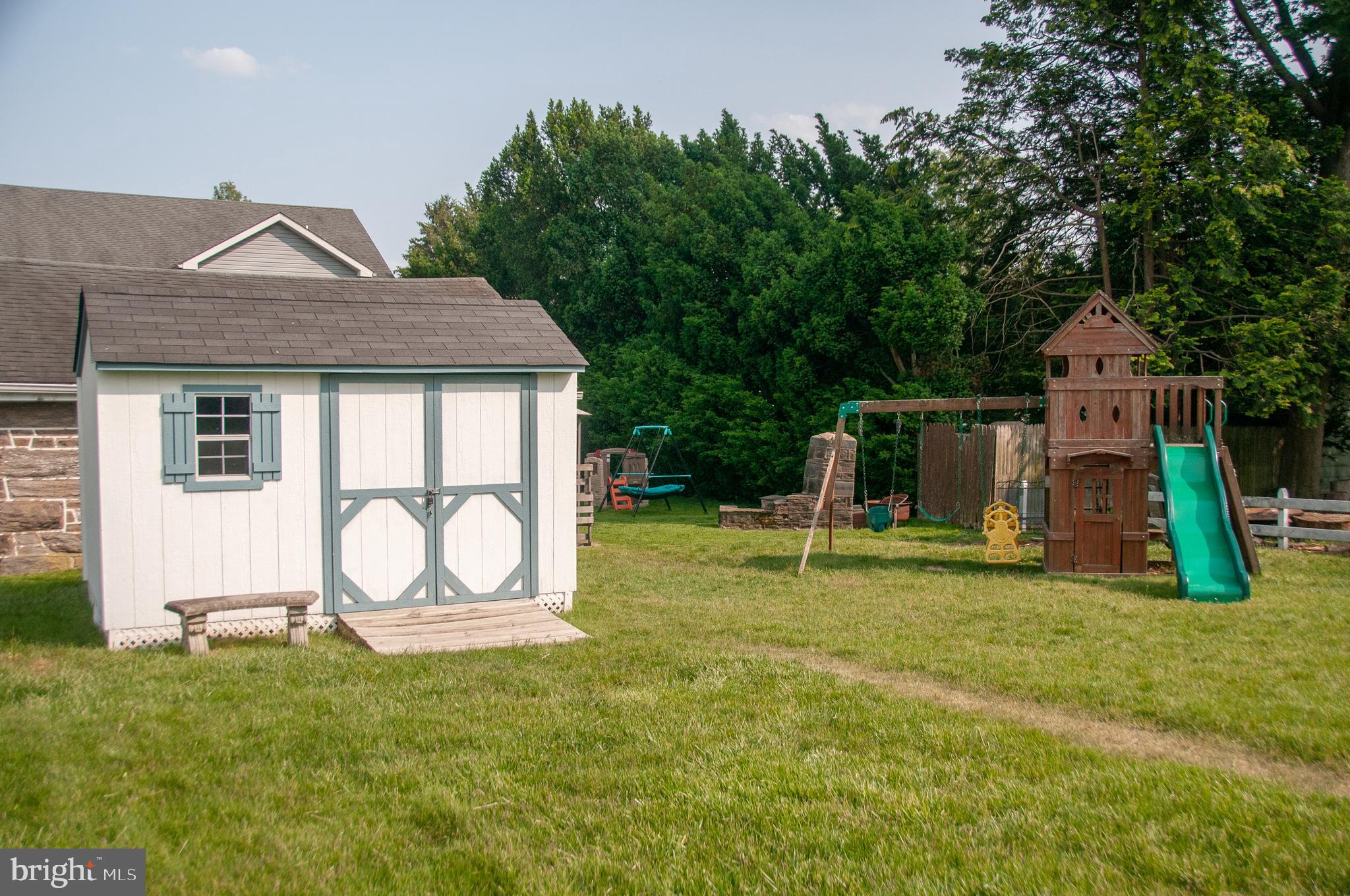 21 Dallas Road Willow Grove, PA 19090 - Photo 8 of 35 Shed ans Swing Set