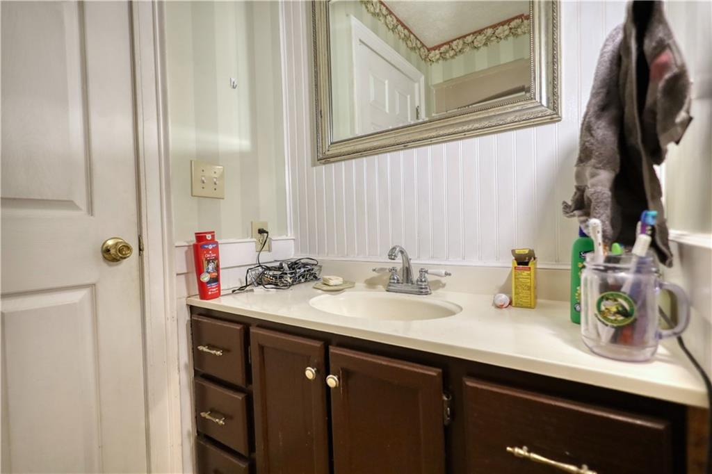 5011 Penfield Road Union Point, GA 30669 - Photo 18 of 68 a bathroom with a sink and a mirror