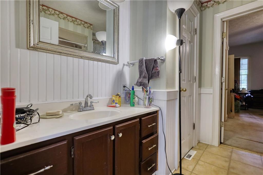 5011 Penfield Road Union Point, GA 30669 - Photo 19 of 68 a bathroom with a sink vanity and a mirror
