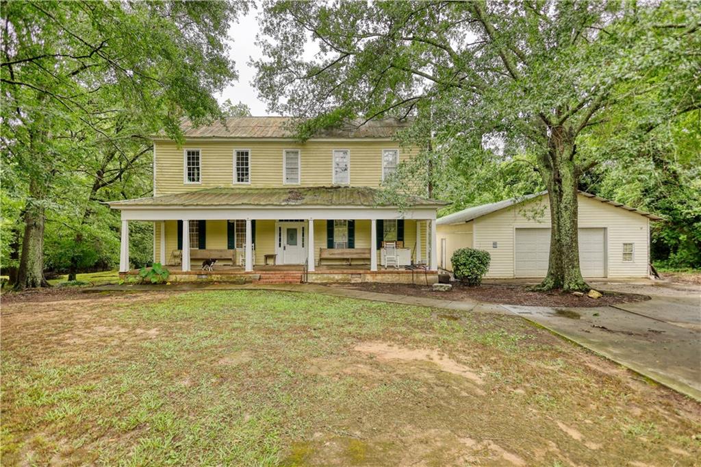 5011 Penfield Road Union Point, GA 30669 - Photo 4 of 68 a front view of a house with a garden
