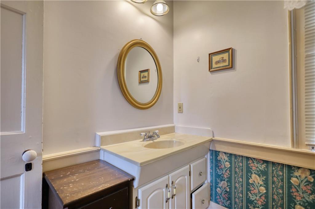 5011 Penfield Road Union Point, GA 30669 - Photo 45 of 68 a bathroom with a sink a mirror and a toilet