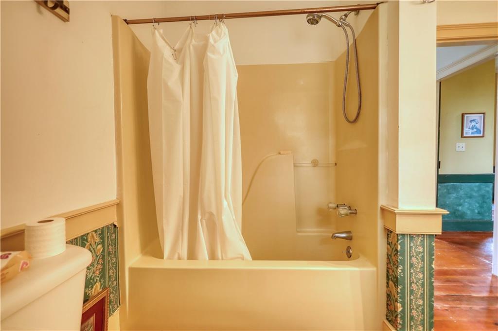 5011 Penfield Road Union Point, GA 30669 - Photo 46 of 68 a bathroom with a shower