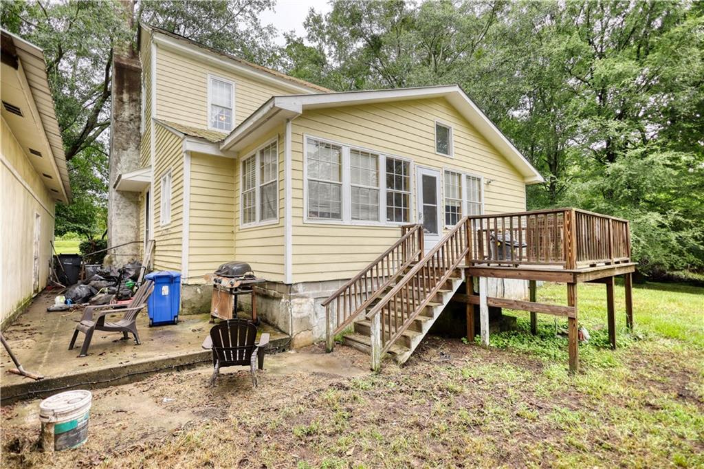 5011 Penfield Road Union Point, GA 30669 - Photo 50 of 68 a view of a house with backyard and sitting area