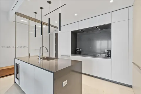 $6,330,000 | 300 Biscayne Blvd Way, Unit 3104, Miami, FL 33131