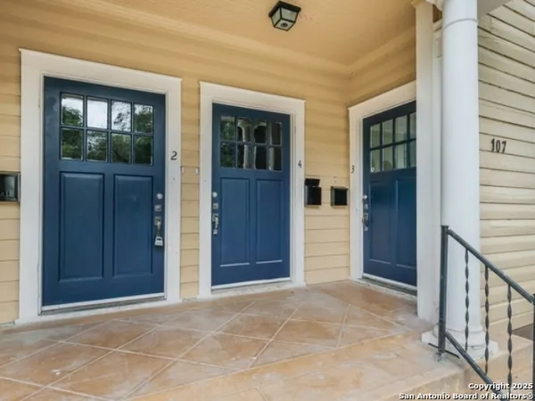 a view of an entryway of house
