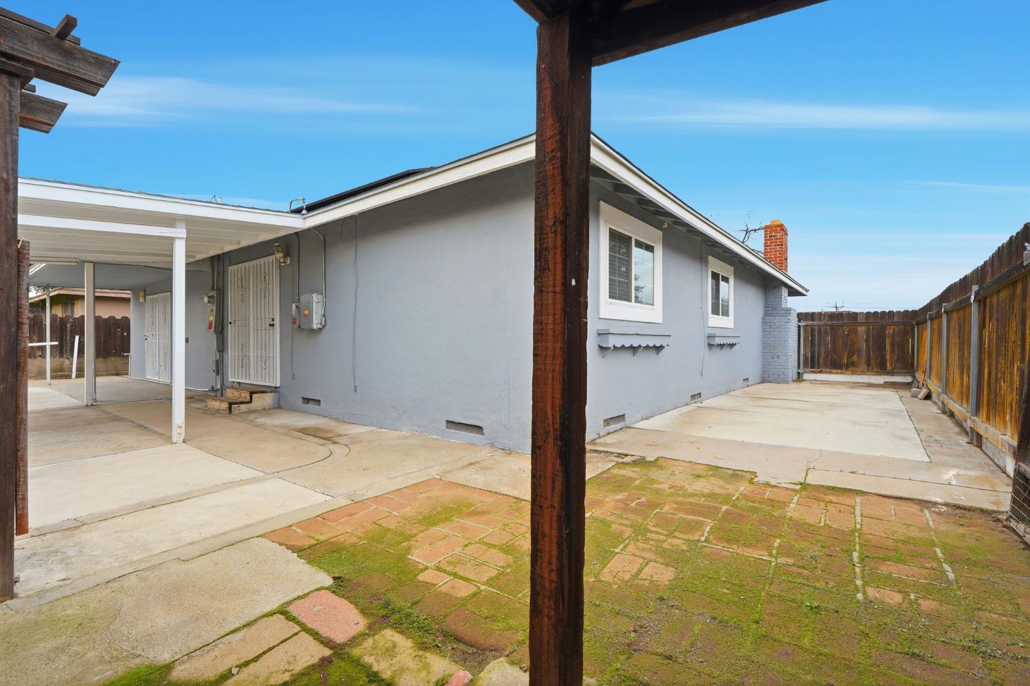 2826 East Hampton Way Fresno, CA 93726 - Photo 31 of 33 a house view with a backyard space
