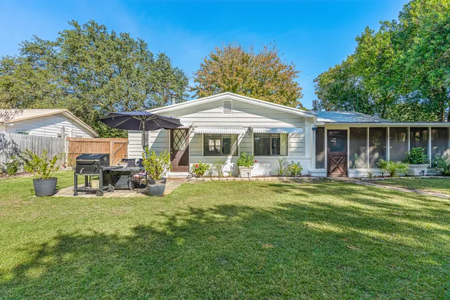 $325,000 | 132 Loizos Drive Northwest, Fort Walton Beach, FL 32548