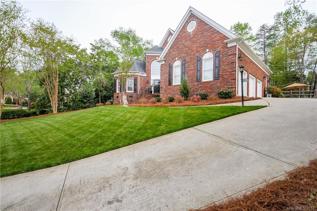 3933 Huckleberry Road Charlotte, NC 28210 - Photo 2 of 24 Gallery Image 2