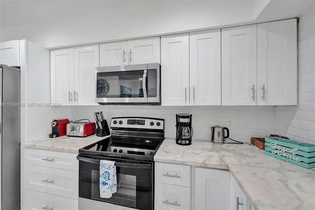 $6,000 | 218 Southeast 4th Street, Dania Beach, FL 33004