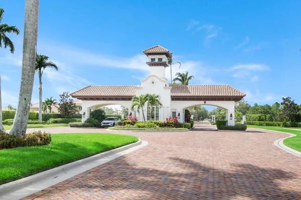 $199,000 | 120 Southeast Via Verona, Port St. Lucie, FL 34984