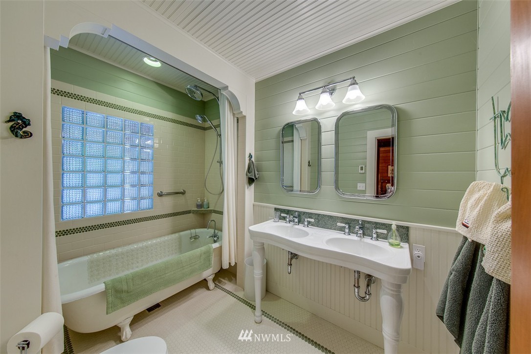 16550 Agate Point Road Northeast Bainbridge Island, WA 98110 - Photo 21 of 25 Gallery Image 21