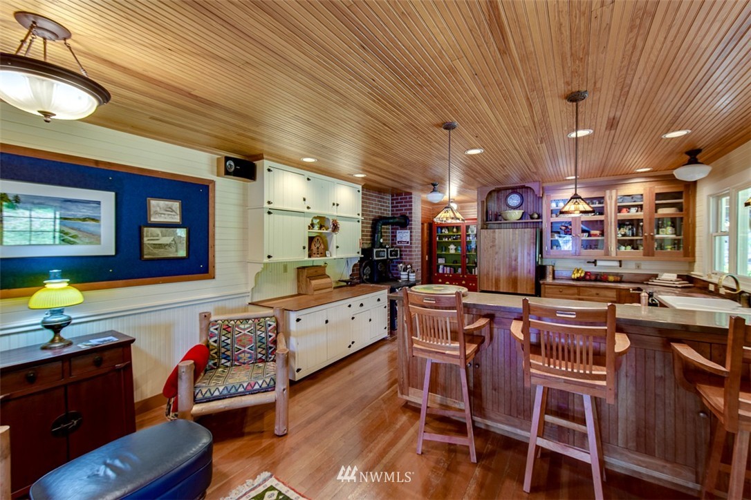 16550 Agate Point Road Northeast Bainbridge Island, WA 98110 - Photo 9 of 25 Gallery Image 9