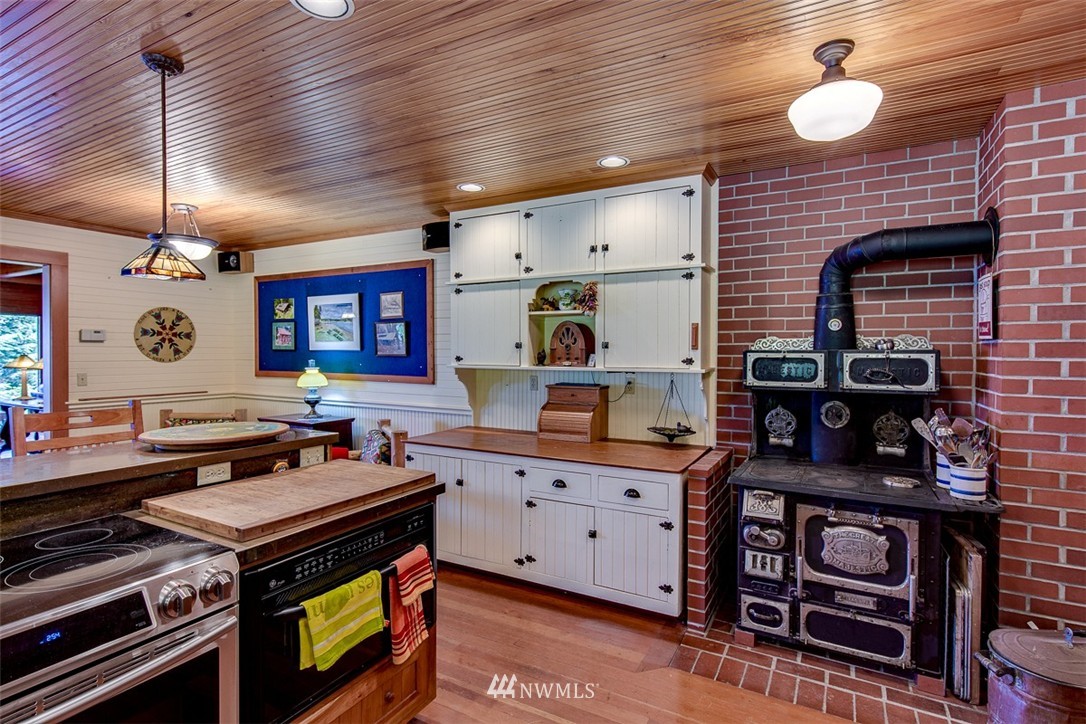 16550 Agate Point Road Northeast Bainbridge Island, WA 98110 - Photo 10 of 25 Gallery Image 10