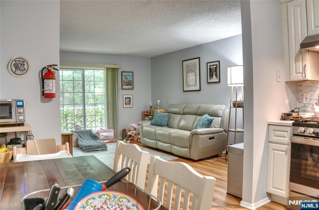 388 Poets Way Mahwah, NJ 07430 - Photo 10 of 30