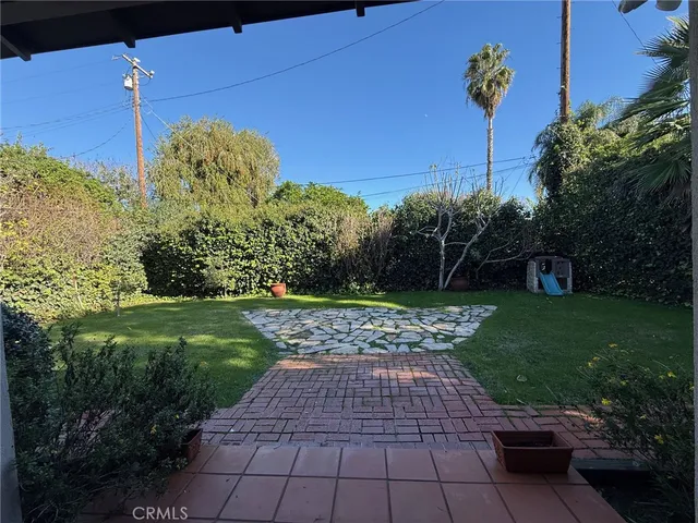 a view of a pathway with a yard