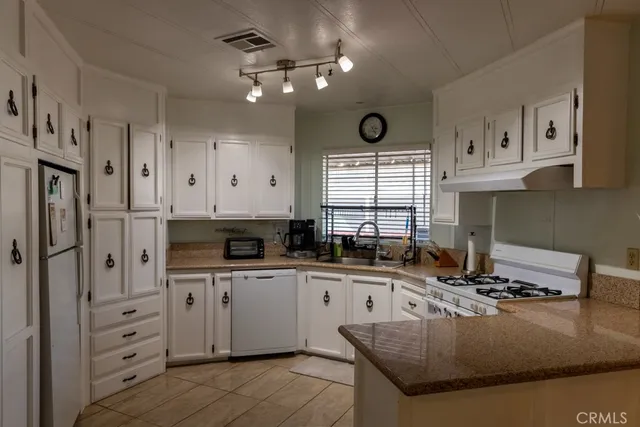 $265,000 | 2601 East Victoria Street, Unit 211, Compton, CA 90220