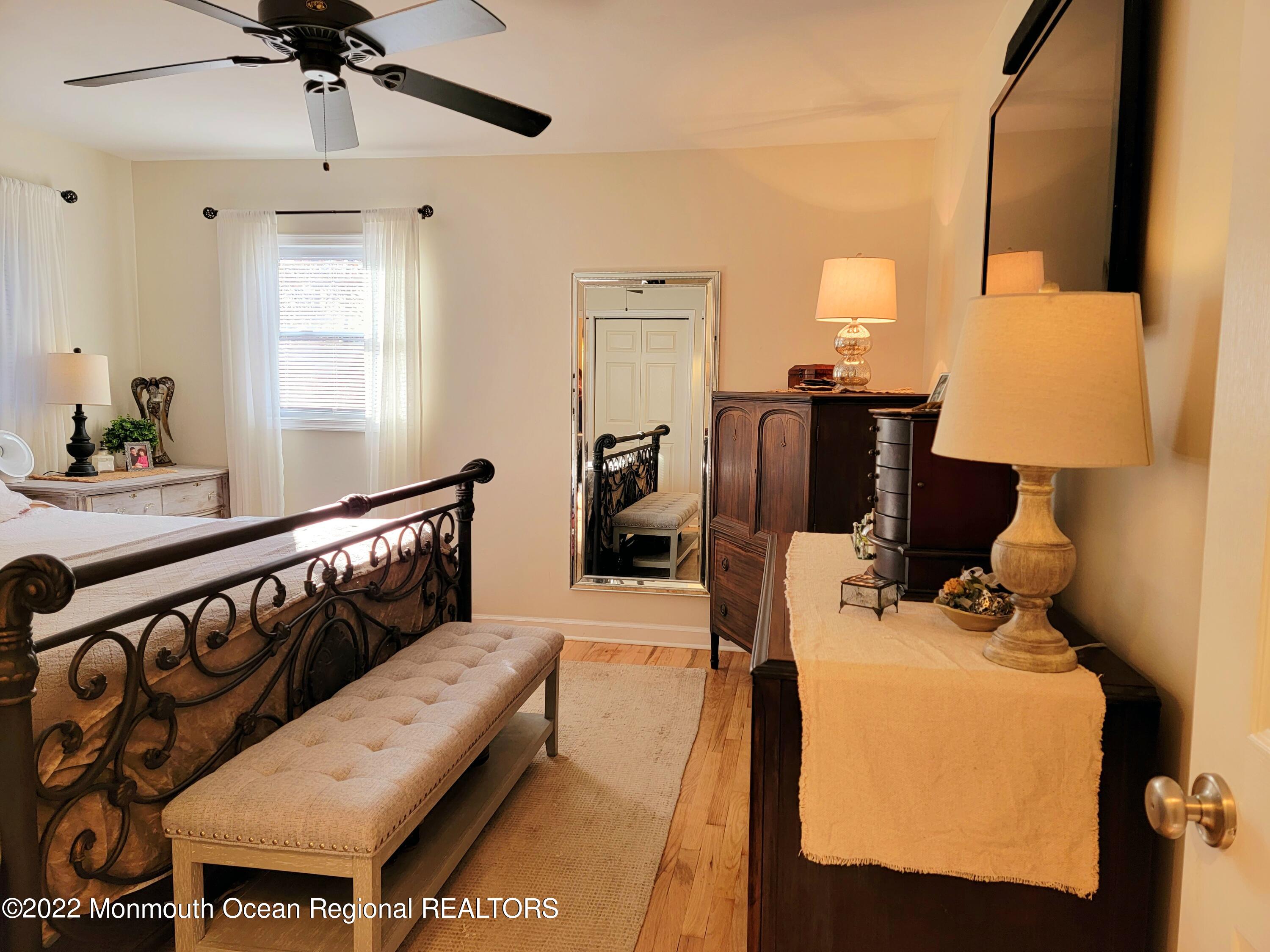40 Daisy Road Toms River, NJ 08753 - Photo 21 of 27 Masterbedroom