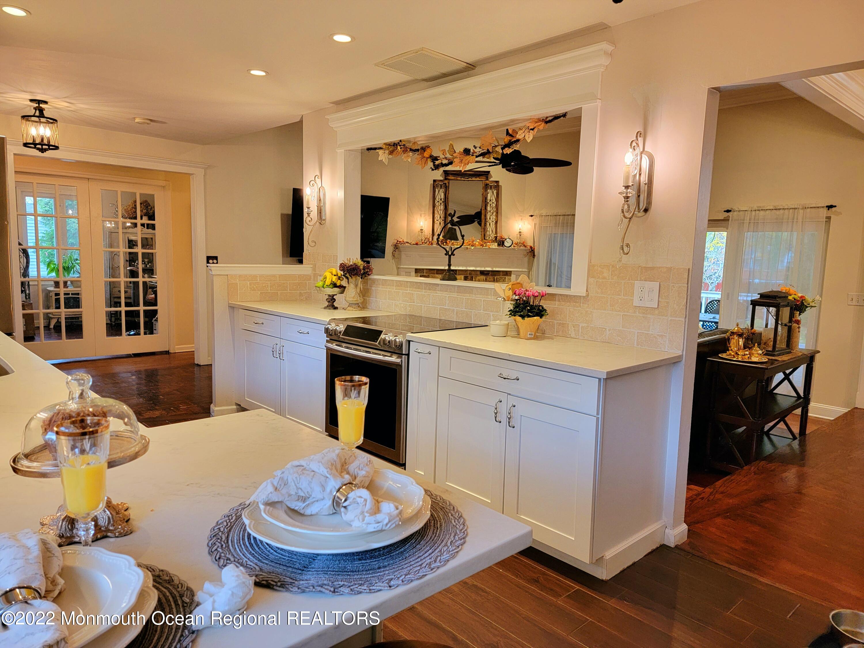 40 Daisy Road Toms River, NJ 08753 - Photo 6 of 27 kitchen3