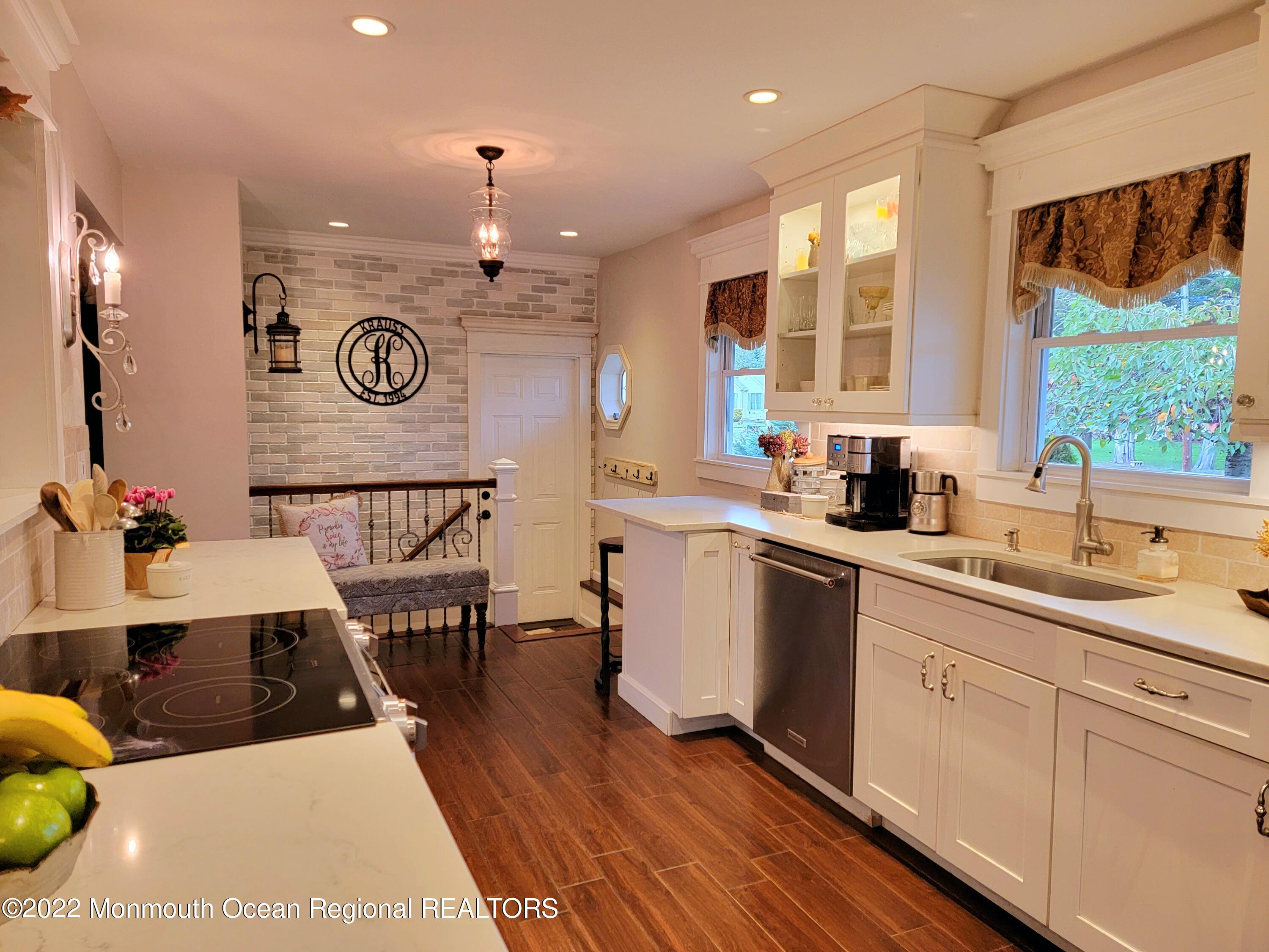 40 Daisy Road Toms River, NJ 08753 - Photo 8 of 27 kitcehn2