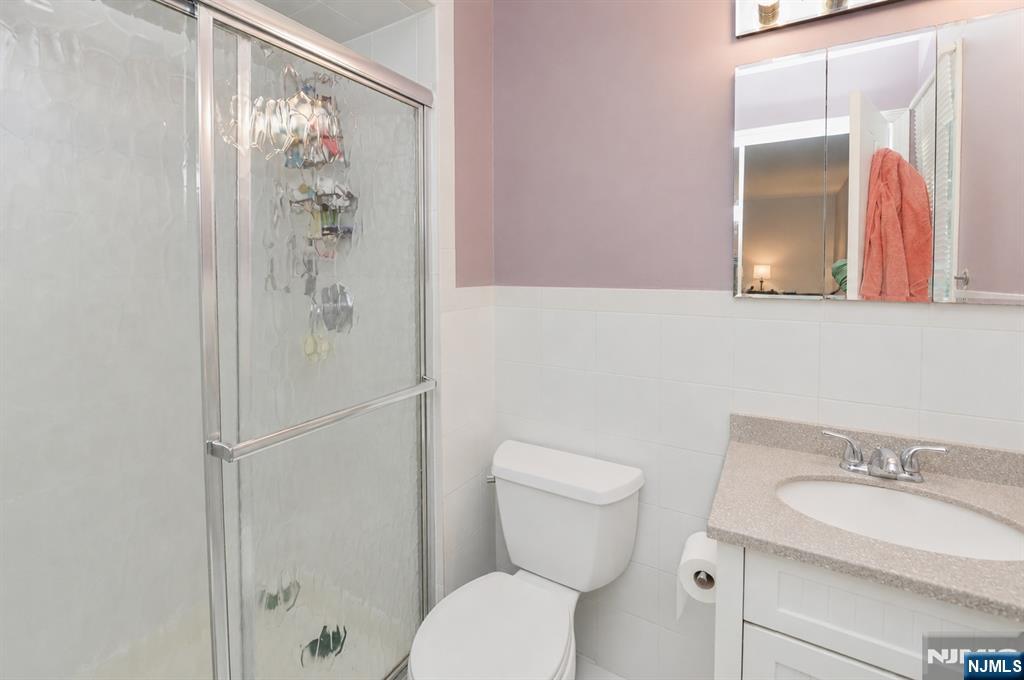 85 B Primrose Lane, Unit 85B Paramus, NJ 07652 - Photo 11 of 16