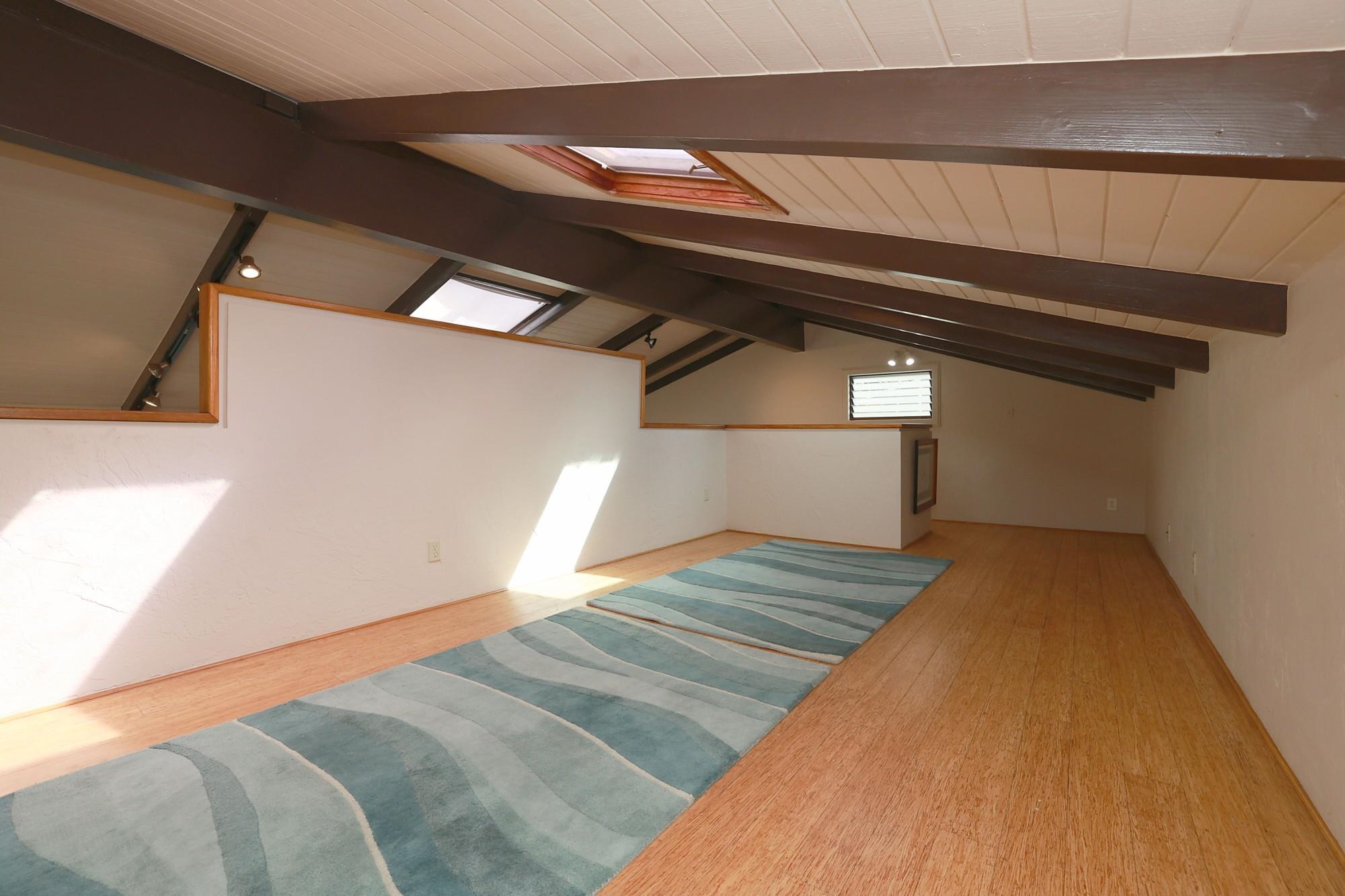 5045 Lower Honoapiilani Road, Unit 2 Lahaina, HI 96761 - Photo 18 of 37 a view of a air conditioner