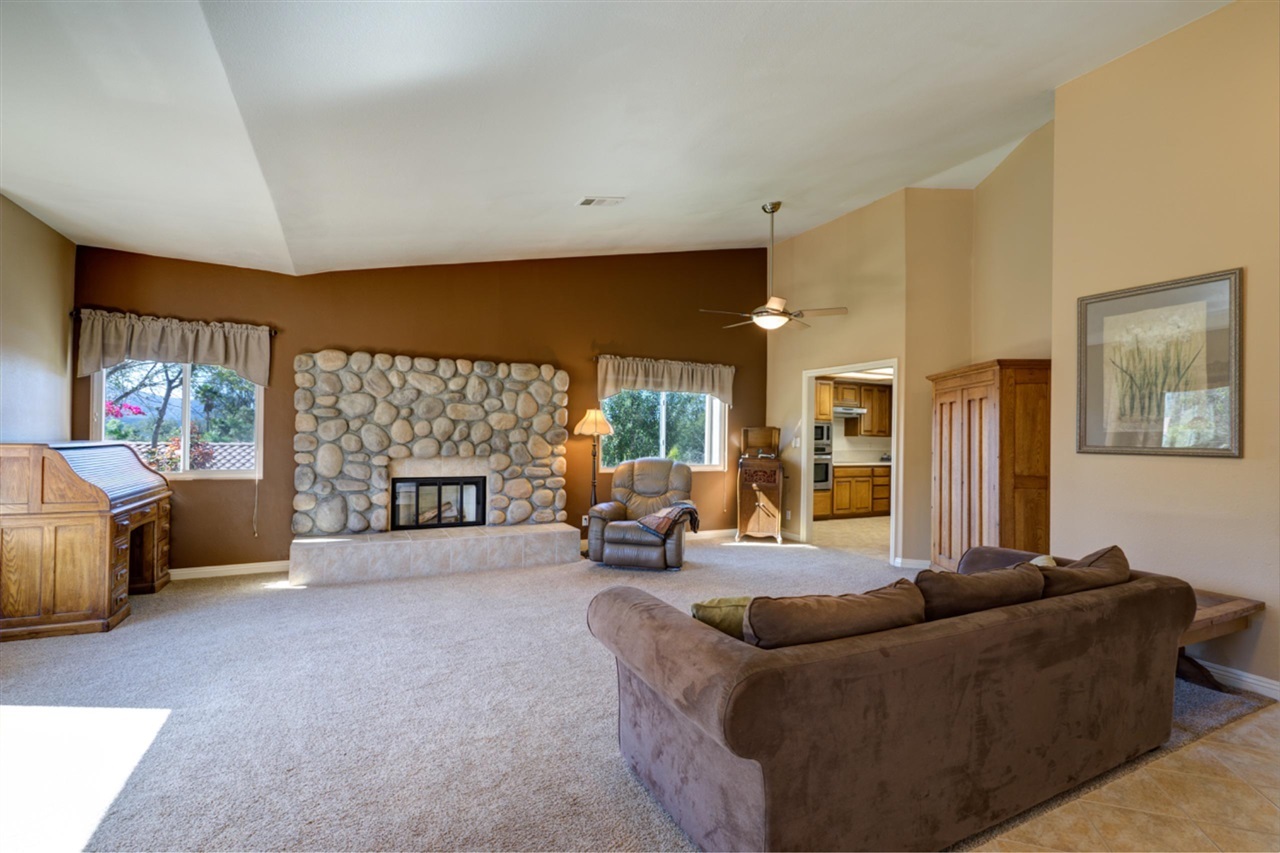 17264 Felipe Road Ramona, CA 92065 - Photo 4 of 25