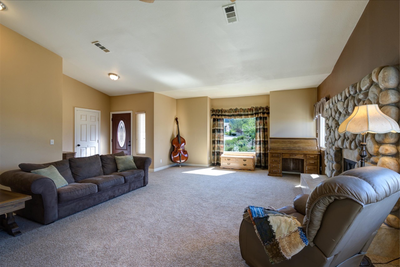 17264 Felipe Road Ramona, CA 92065 - Photo 5 of 25