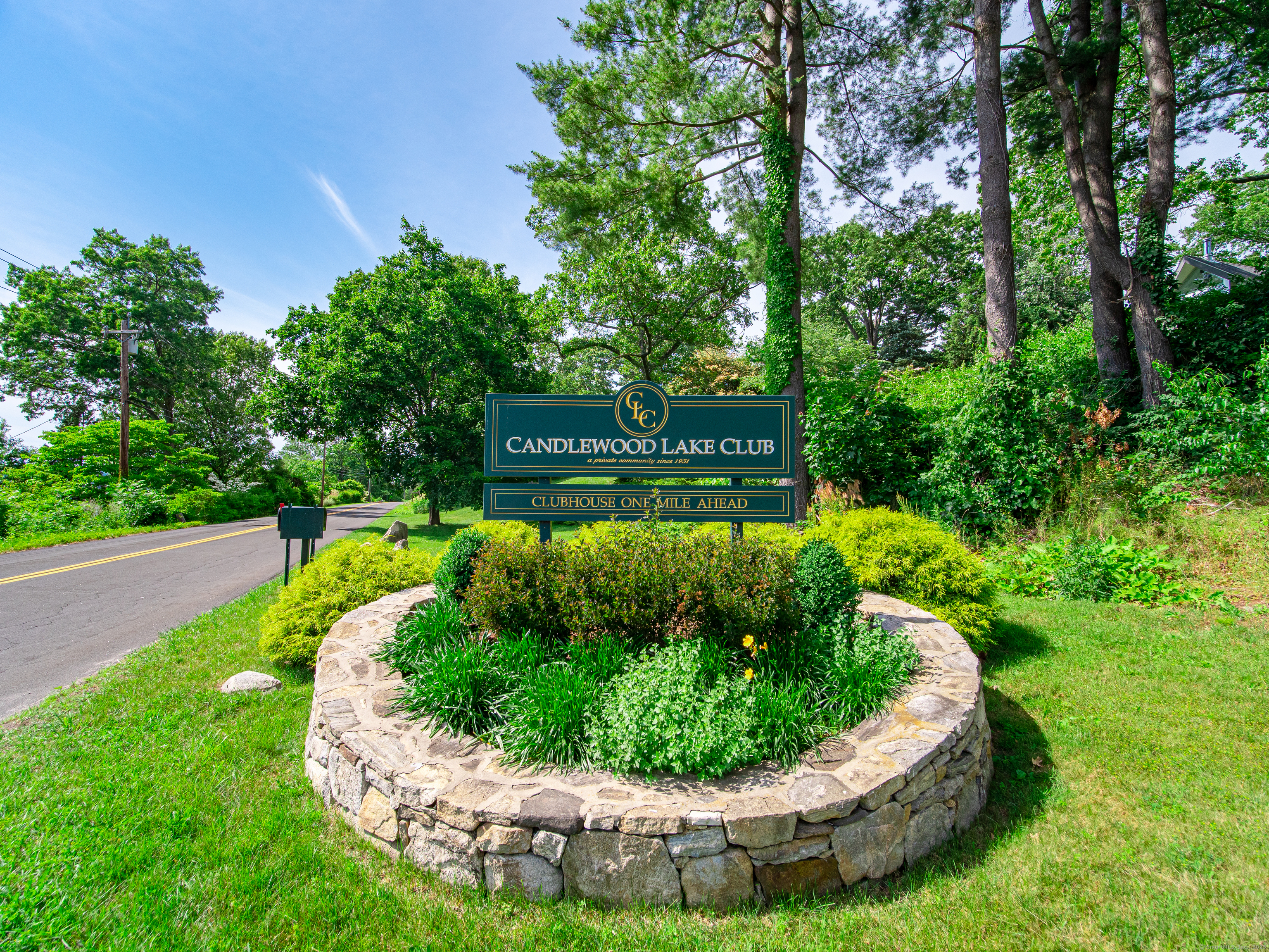 45 Indian Trail Brookfield, CT 06804 - Photo 5 of 40