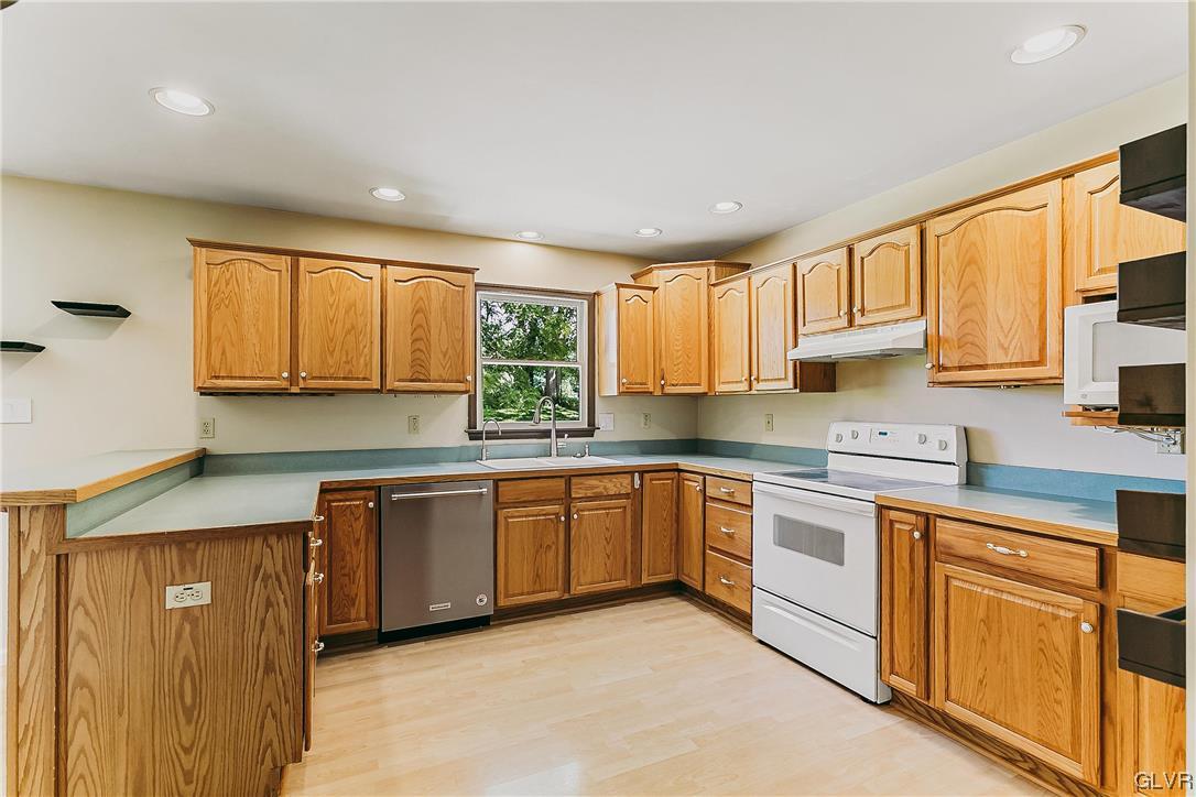 6459 Tupelo Road Allentown, PA 18104 - Photo 6 of 18 Kitchen