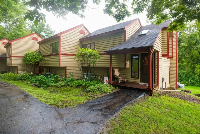 $215,000 | 41 Spring Creek Lane, Galena, IL 61036