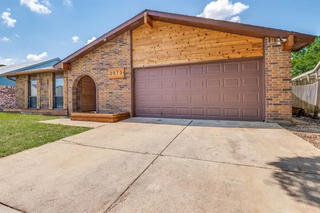 $329,999 | 2813 Woodlark Drive, Fort Worth, TX 76123