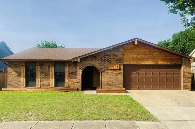 $329,999 | 2813 Woodlark Drive, Fort Worth, TX 76123