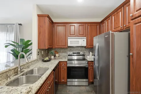$624,999 | 550 Camino De La Reina, Unit 107, San Diego, CA 92108