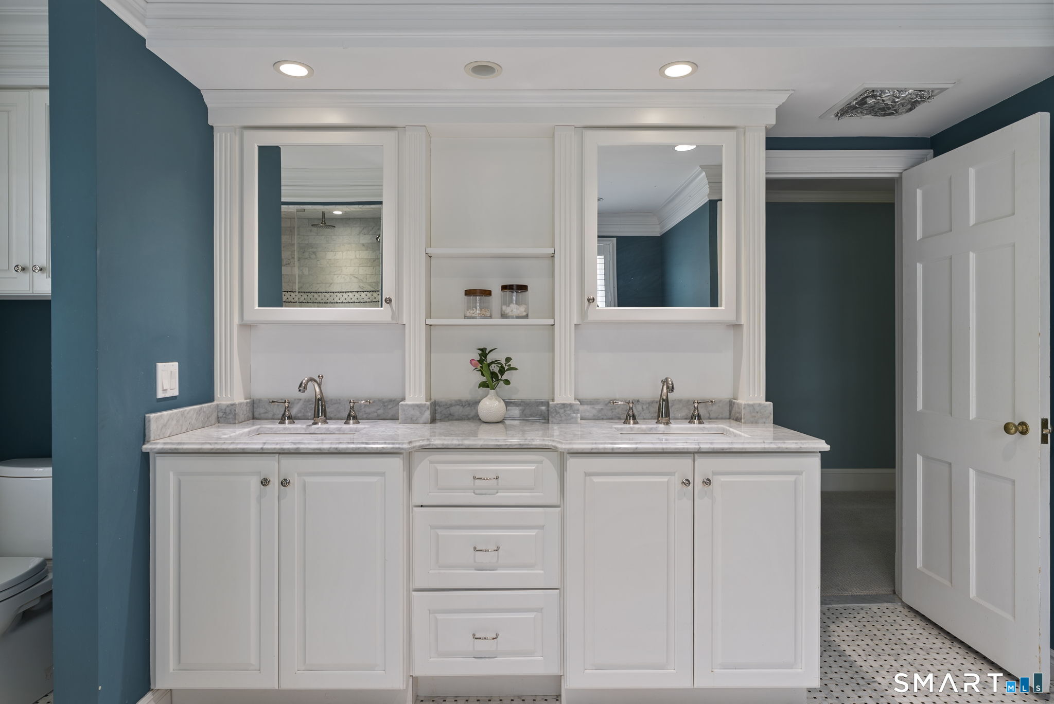 10 Colony Road West Hartford, CT 06117 - Photo 27 of 40 Primary bathroom