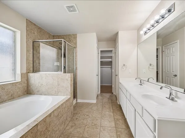 $2,100 | 2715 Gaelic Green Street, Houston, TX 77045