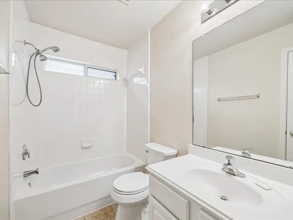 $2,100 | 2715 Gaelic Green Street, Houston, TX 77045