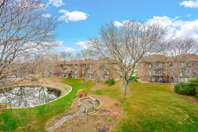 $1,900 | 150 Fountainview Lane, Unit 3B, Lombard, IL 60148